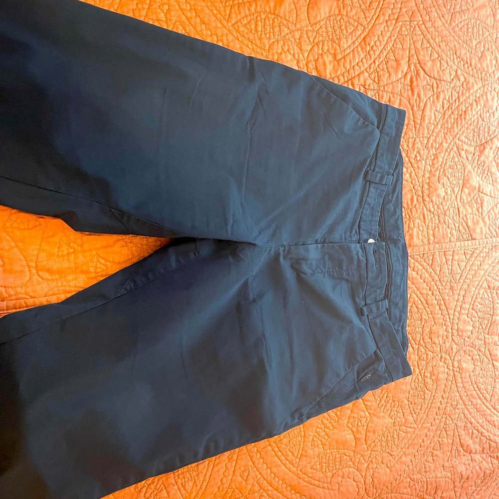 Mens Lululemon commission pants in navy blue. 31/32